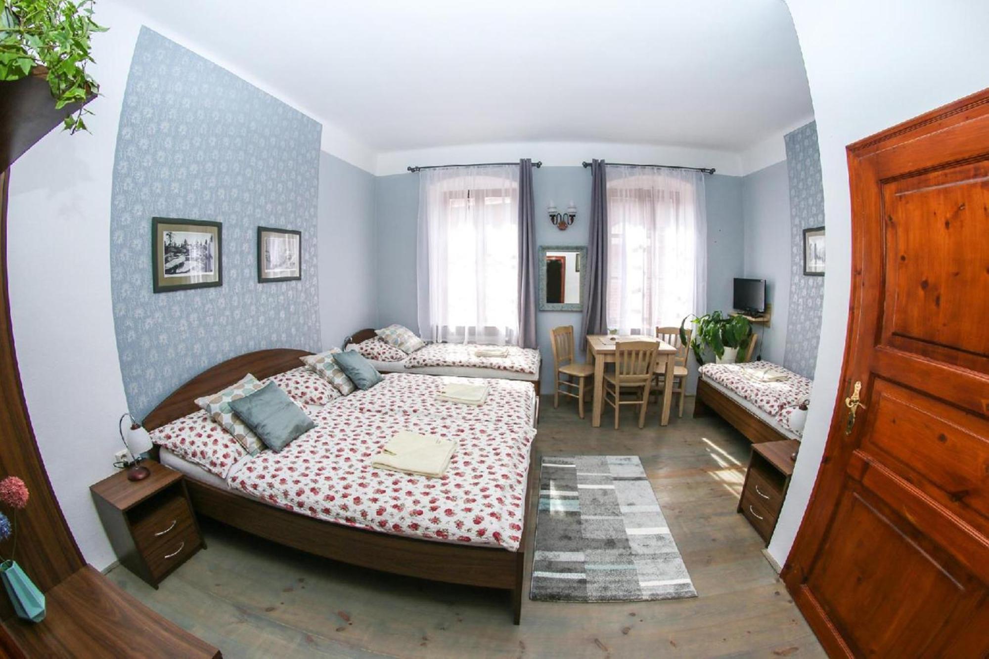 Mini Hotel Abraka & Apartments Чеський Крумлов Екстер'єр фото